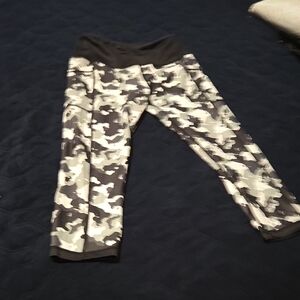 Reversible CVG Capris